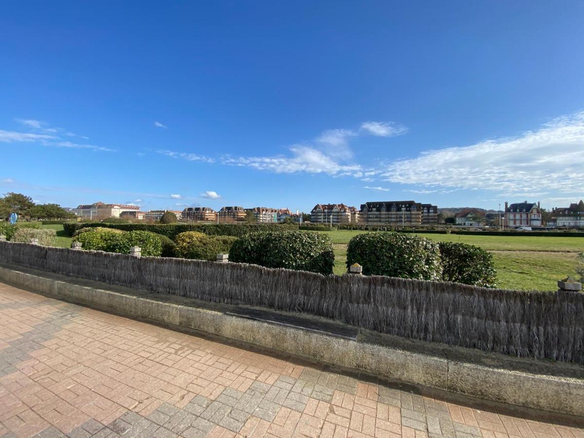 Ferienwohnung Magnifique Appart Standing Face Mer Centre A Pied Deauville Exterior foto